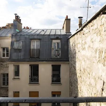 Bright Near The Marais Parigi